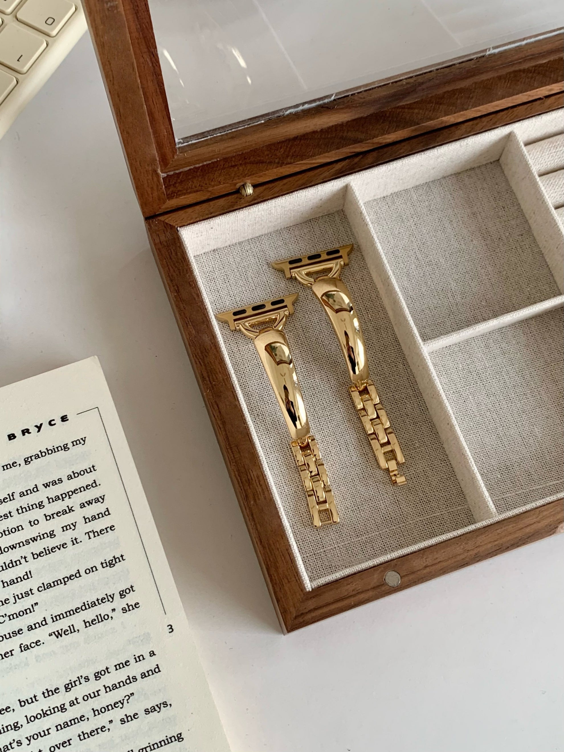 Elegant Metal Bracelet for Apple Watch