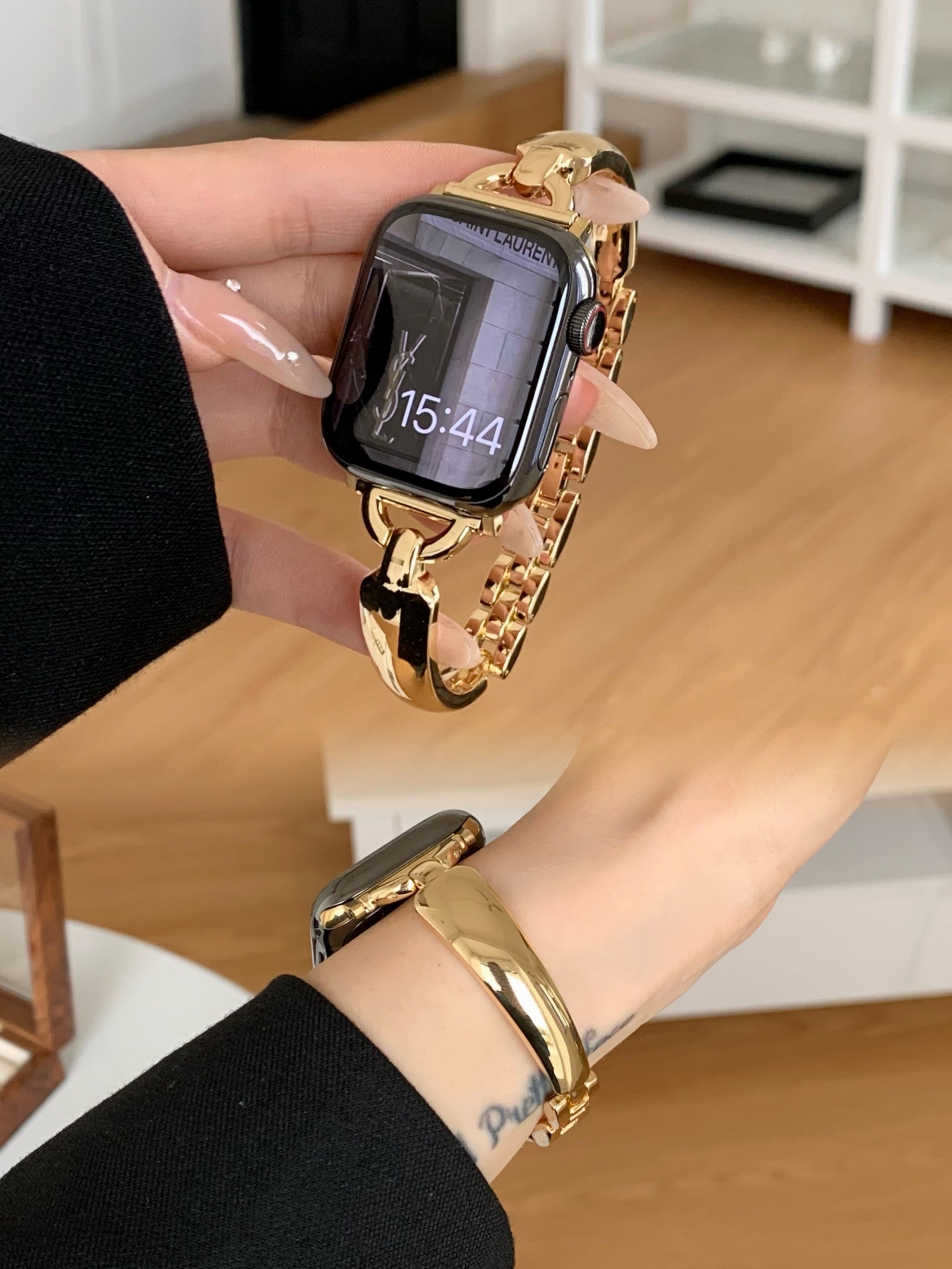 Elegant Metal Bracelet for Apple Watch