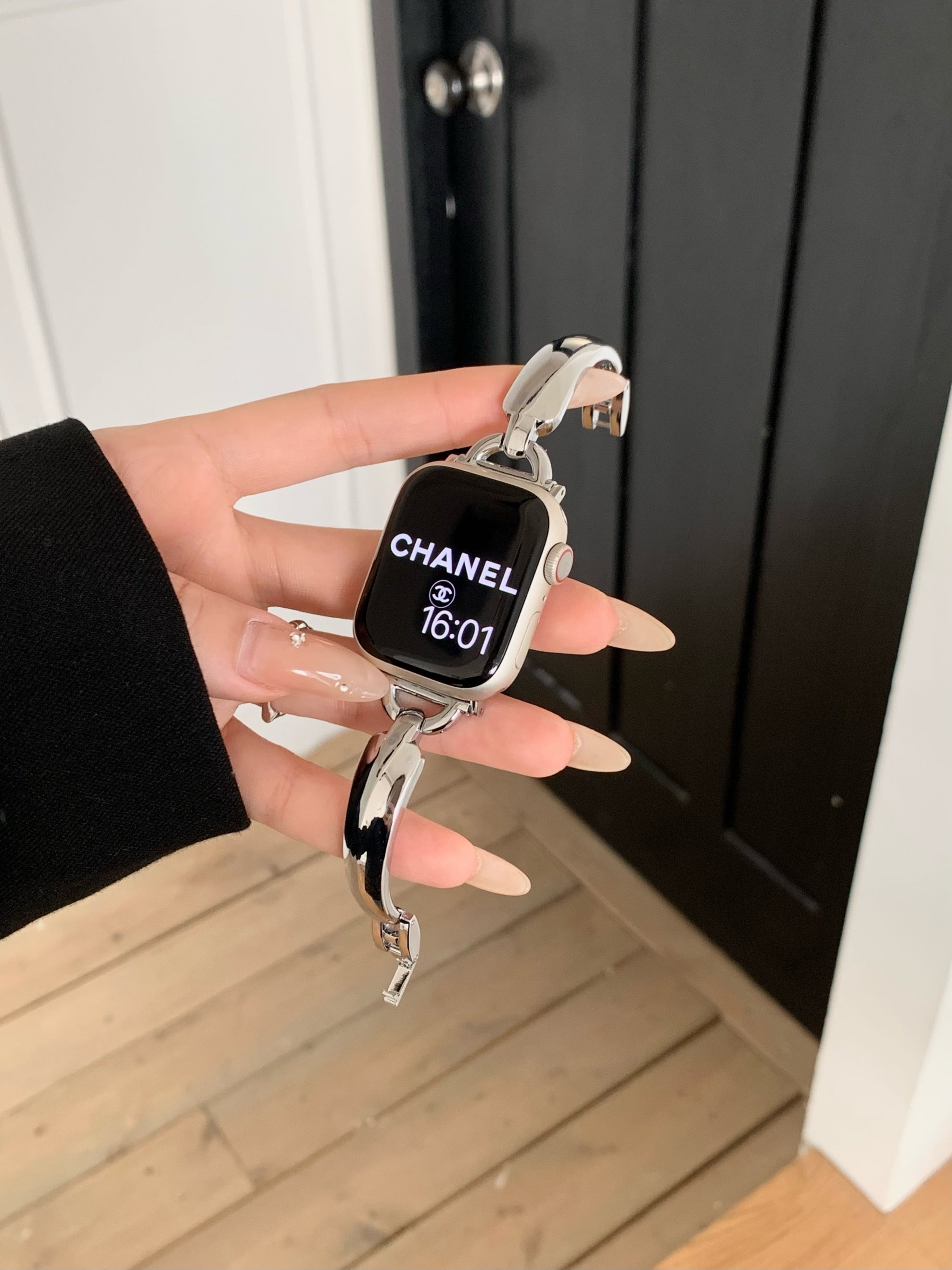 Elegant Metal Bracelet for Apple Watch